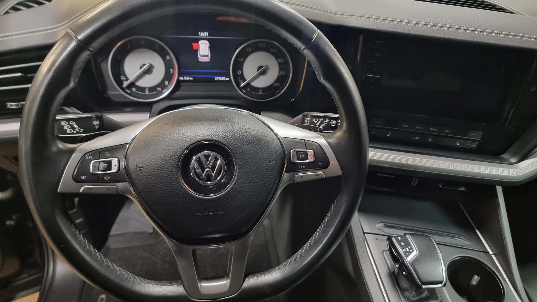 Volkswagen Touareg photo